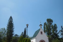 Una oración a la virgen de Schoensttat en Querétaro.